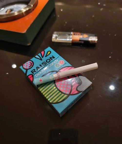将爆珠塞入香烟是一种常见的吸烟文化，但请注意以下事项